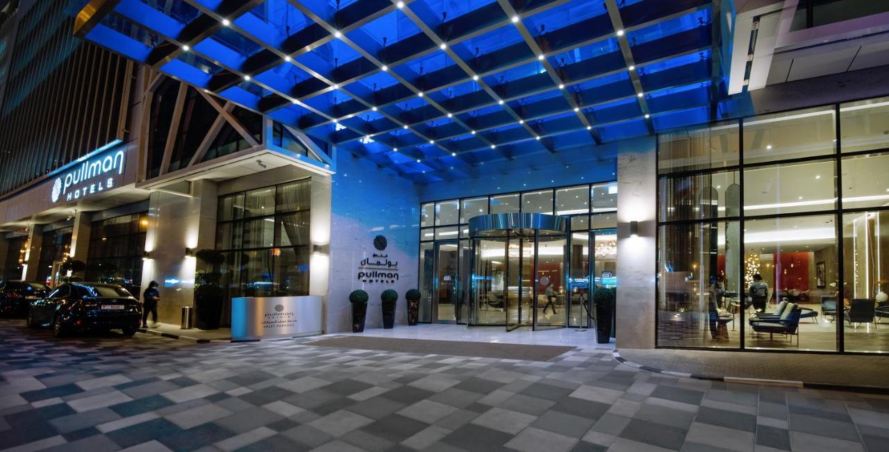 Pullman Sharjah Hotel Екстериор снимка Entrance of the hotel
