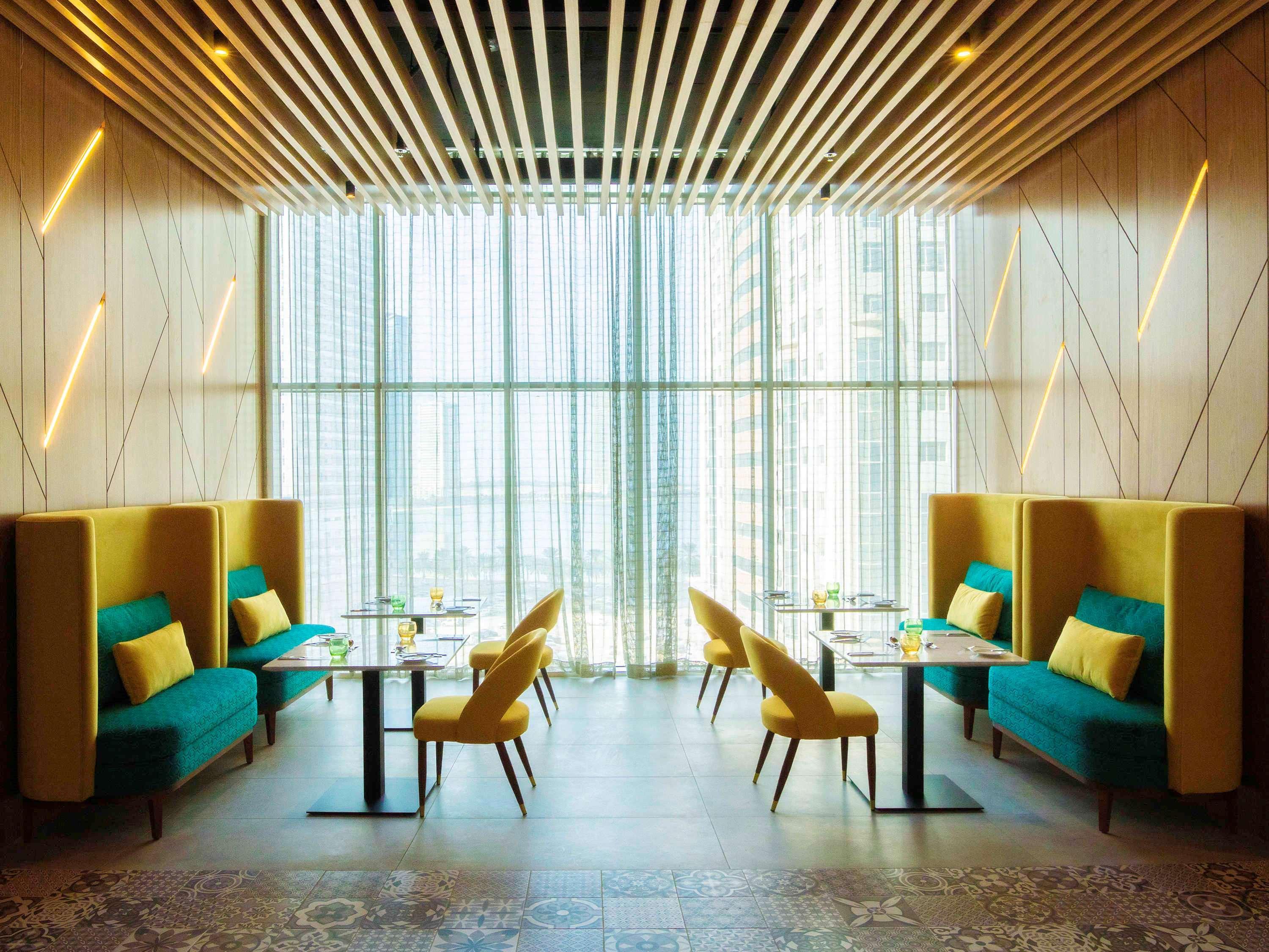 Pullman Sharjah Hotel Екстериор снимка The interior of the lounge