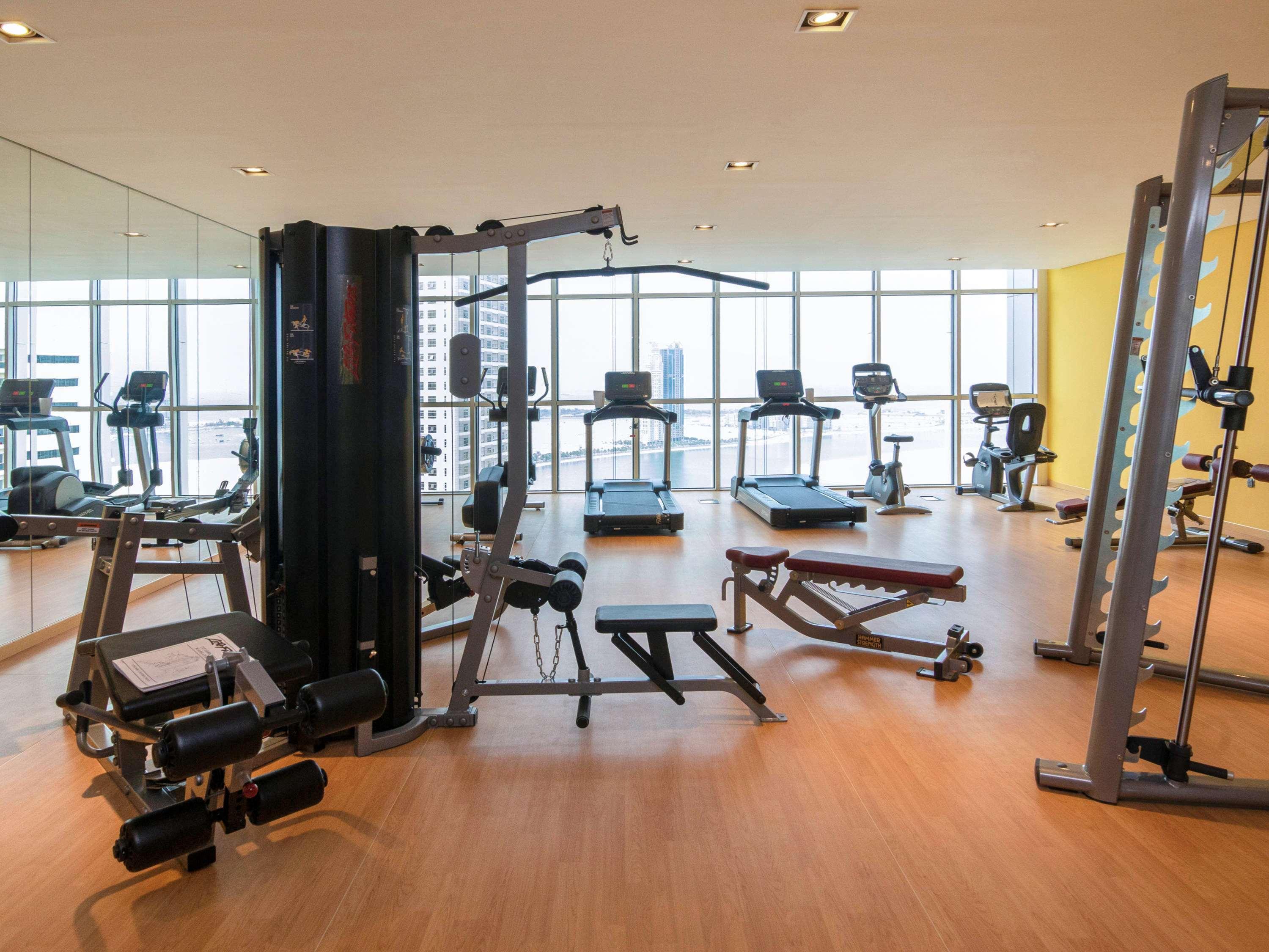 Pullman Sharjah Hotel Екстериор снимка A gym in a hotel
